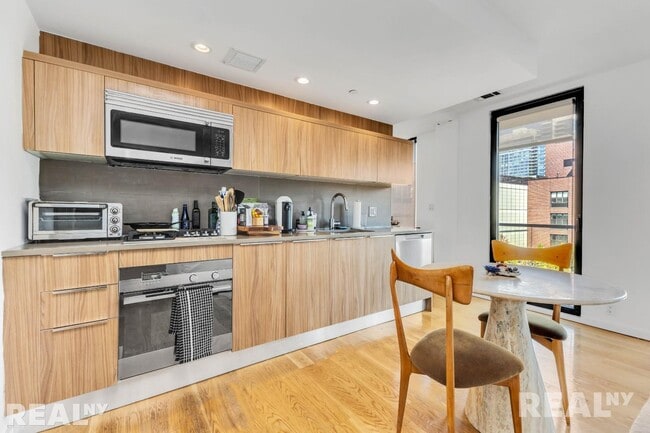 Building Photo - 50 N 1st St