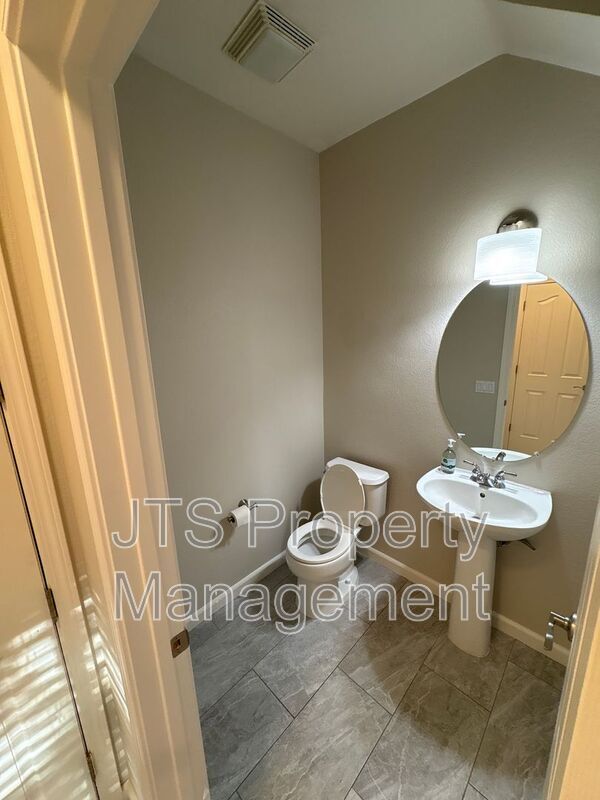 Foto del edificio - 9542 Windrose Ln