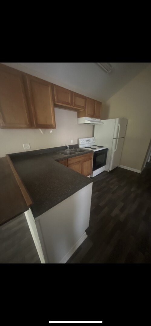 Building Photo - 2 BED/1 BATH HOUSE