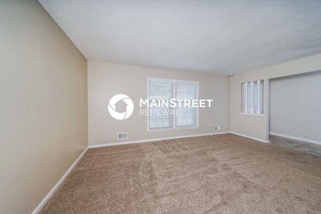 Building Photo - 4 Bedroom Pet-Friendly Home in Louisville,...