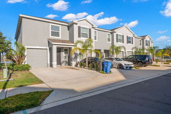 Photo - "Spacious 3-Bedroom Townhouse Oasis with 2...