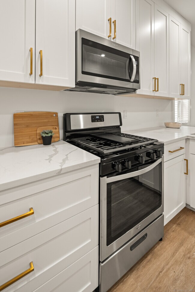 Foto del edificio - 211 Ferry Blvd