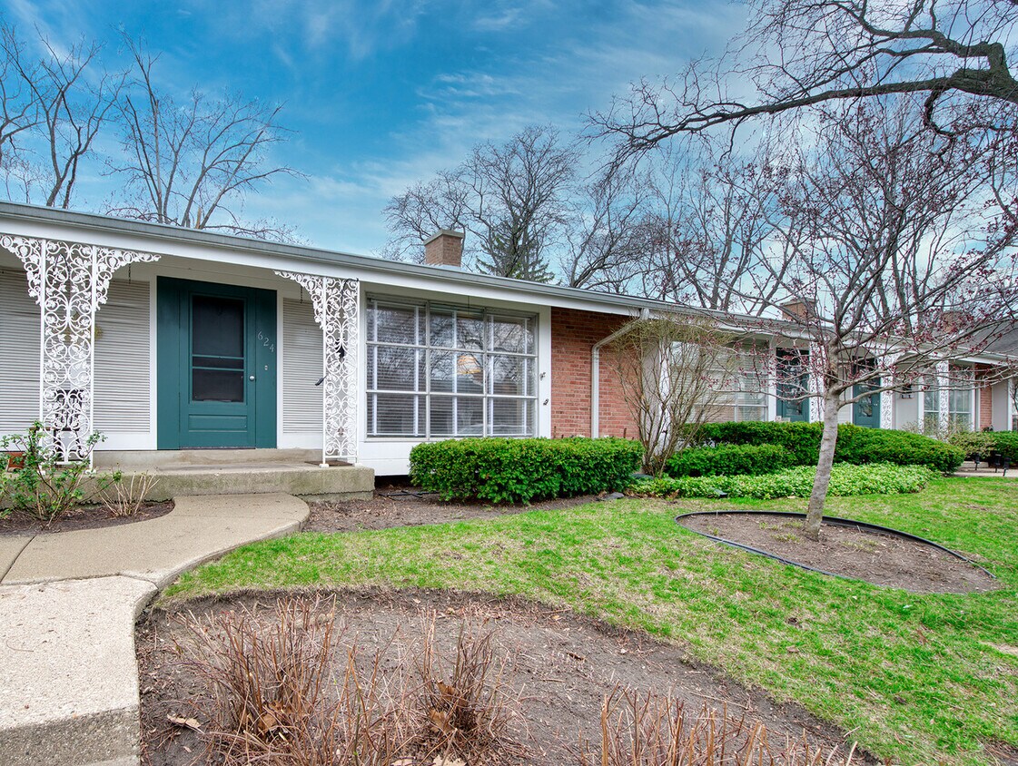 624 Carriage Hill Dr Unit 624, Glenview, IL 60025 Condo for Rent in