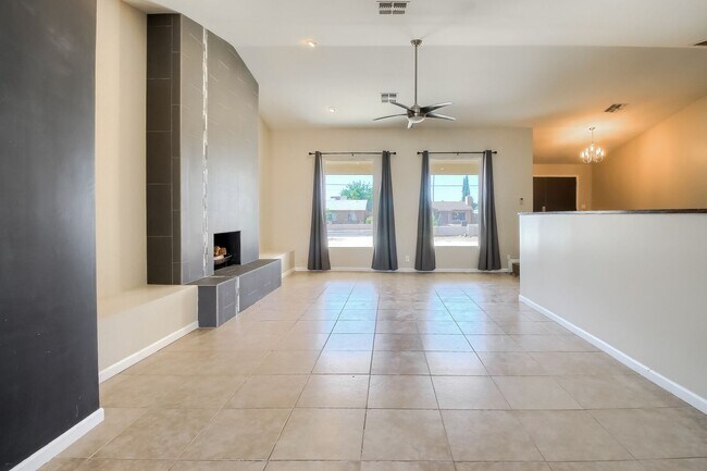 Foto del edificio - 4 Bedroom 3 Bathroom Single Family Home in...