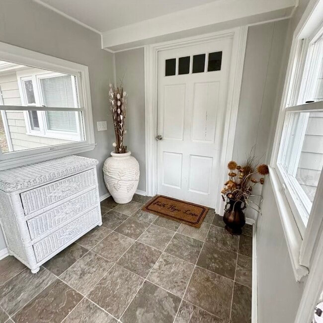 Building Photo - 29 Fresh Pond Cir