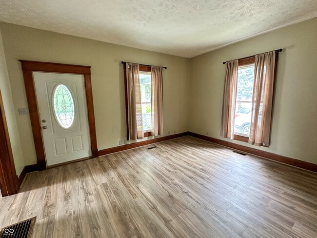 Building Photo - 408 W Walnut St