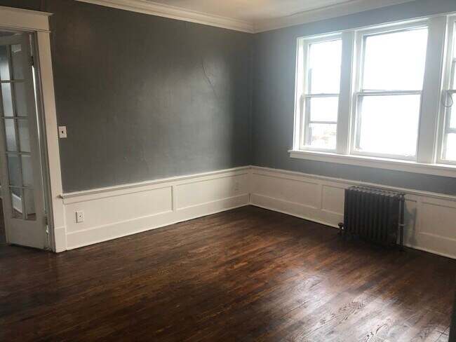 Dining room - 2809 Main St