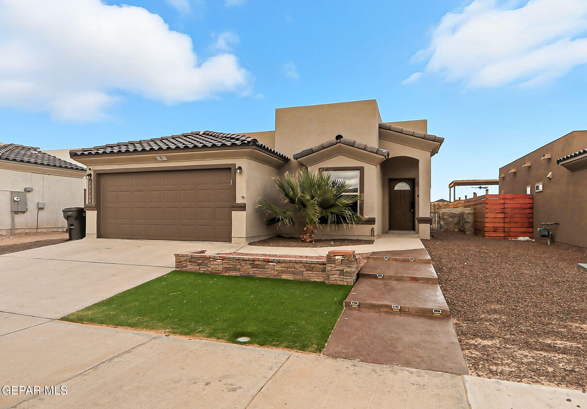 Foto principal - 13960 Garforth Ave