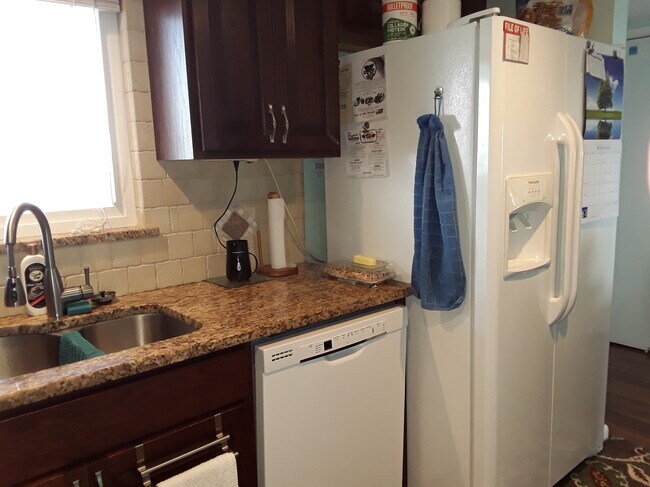 Foto del edificio - 100 Silver Beach Ave
