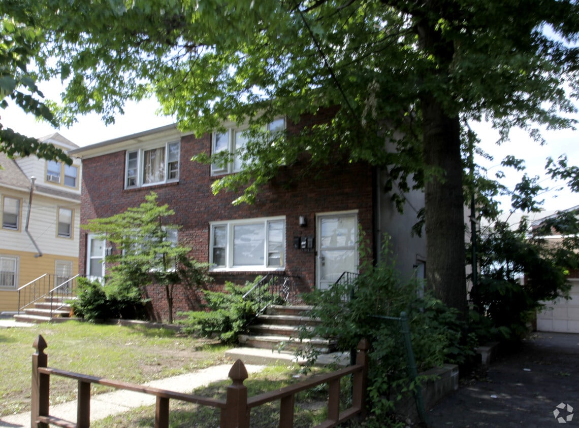 Building Photo - 532-534 Bayway Ave