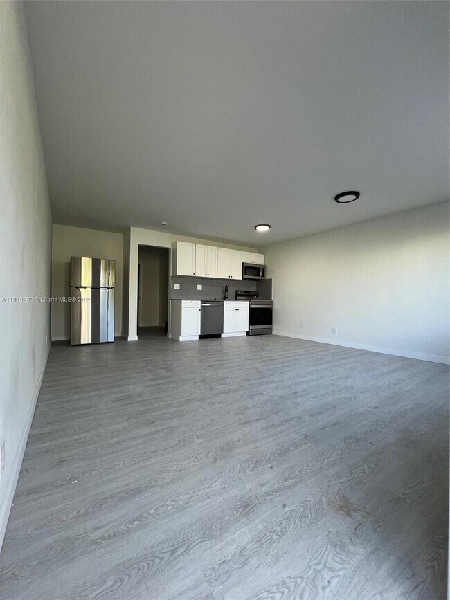 Foto del edificio - 1831 NE 56th St