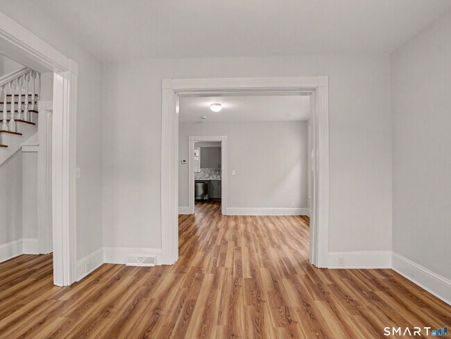 Foto del edificio - 156 Hawthorne Ave