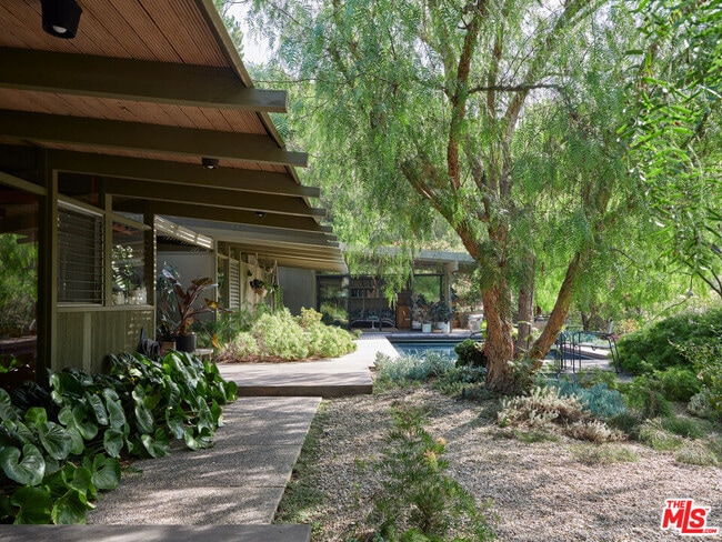 Building Photo - 8973 Wonderland Park Ave