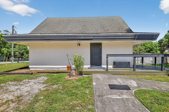 Foto del edificio - 3532 Coconut Rd