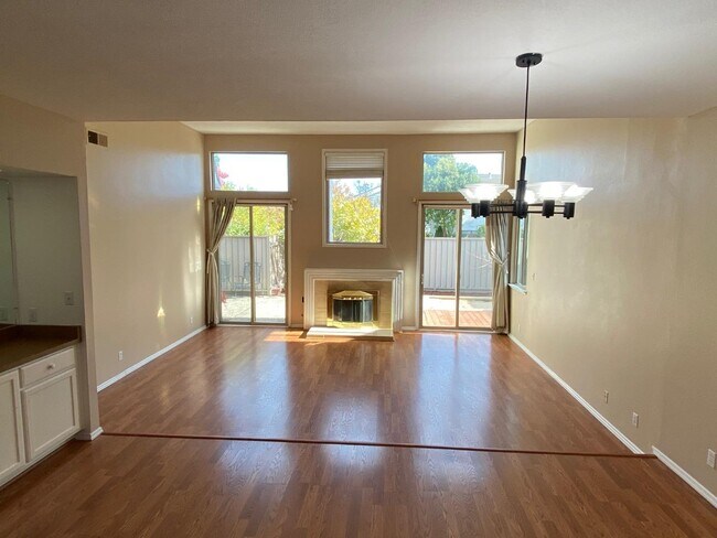 Building Photo - 976 De Soto Ln