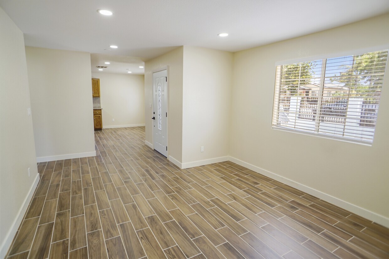 Foto principal - 10561 El Dorado Ave