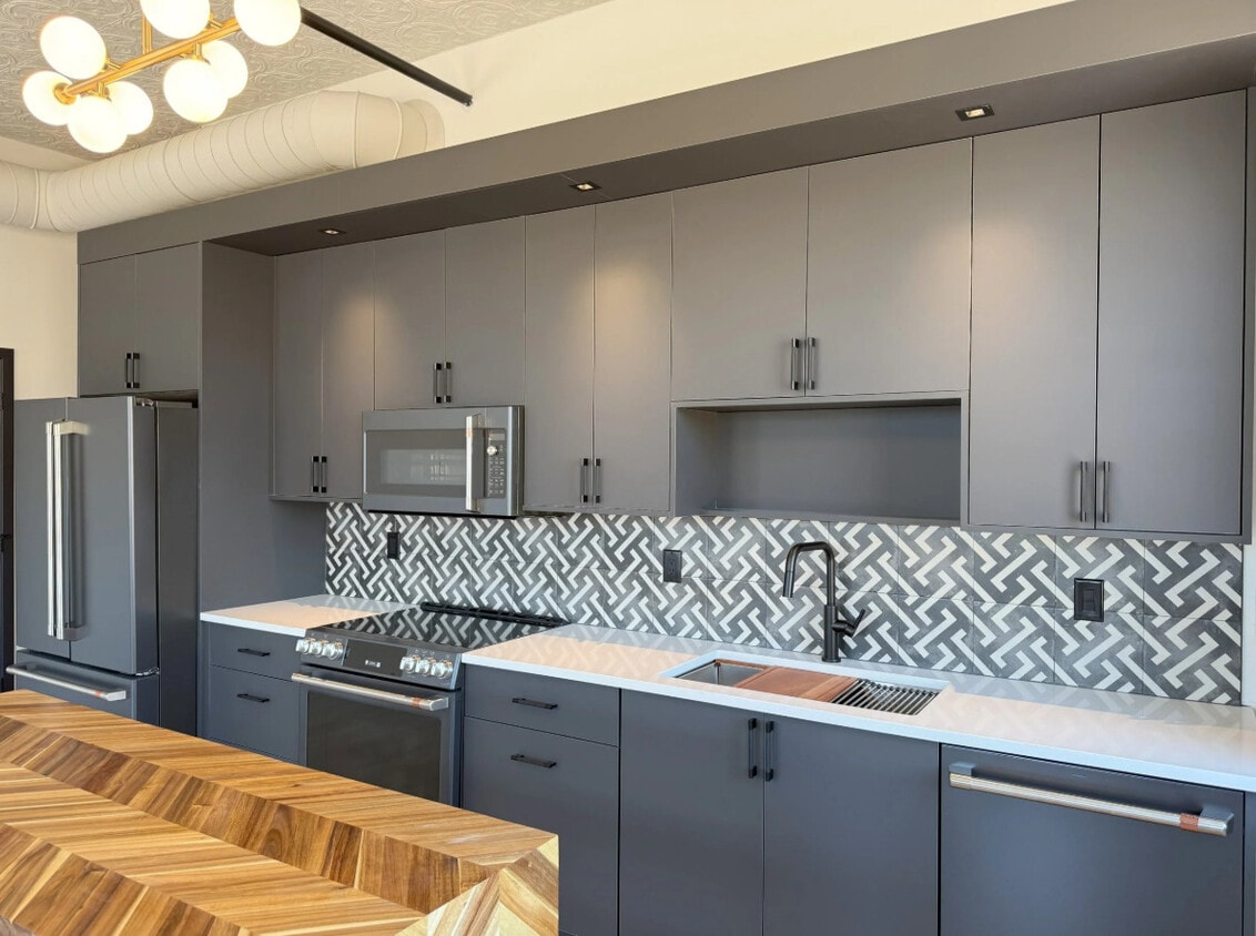 Foto principal - 799 Main St