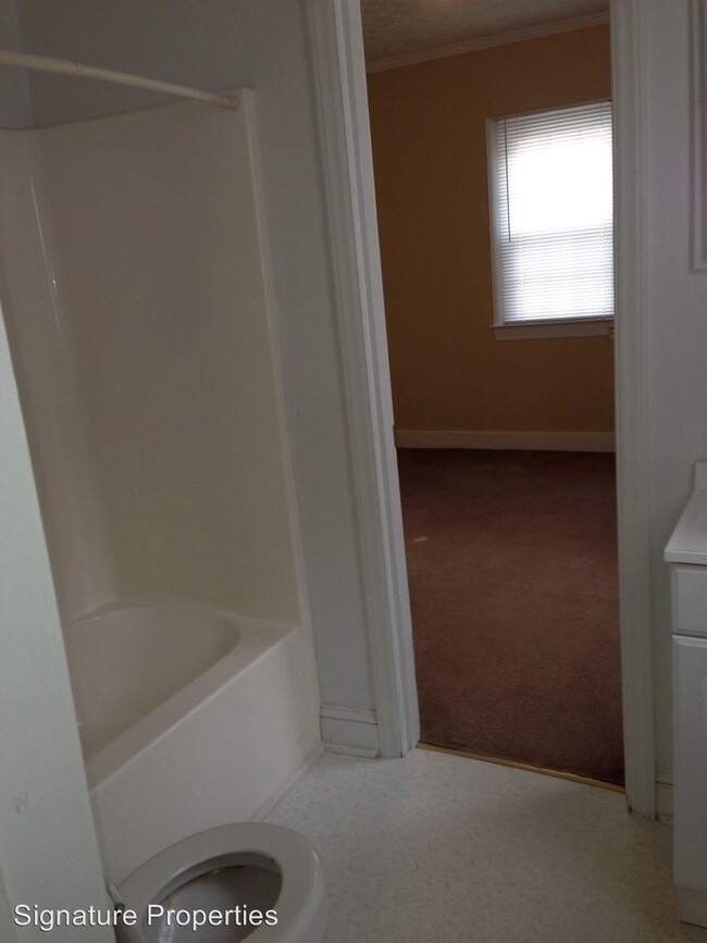 Building Photo - 2 br, 1 bath House - 2201 Willow Street