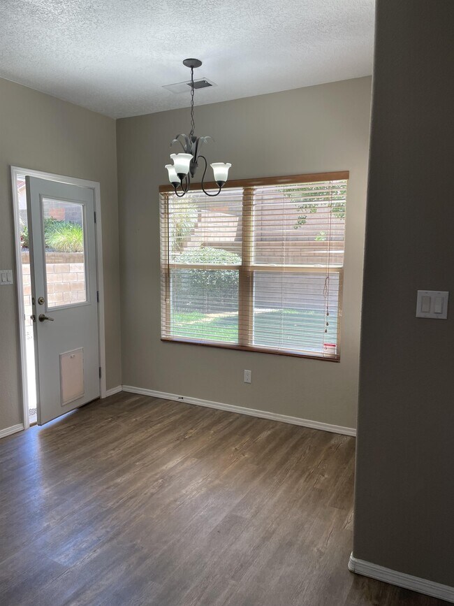 Building Photo - 8908 Lochnager Ln NE
