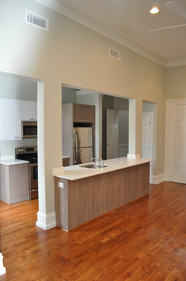 kitchen breakfast bat - 1903 Spring Garden St