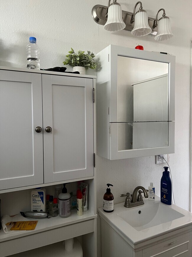 179 Comanche Unit 2, Topanga, CA 90290 179 Comanche Topanga, CA