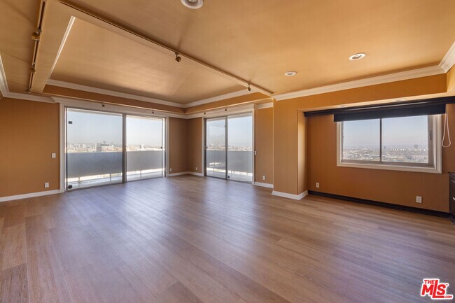 Foto del edificio - 7250 Franklin Ave