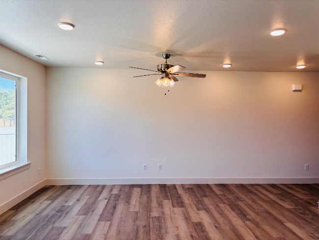 Building Photo - 659 S 85 E