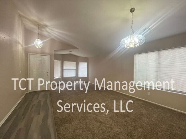 Foto del edificio - Active lifestyle Community in a Charming N...