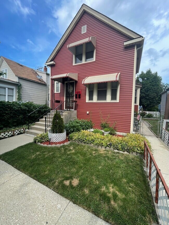 Building Photo - 1215 Clarence Ave