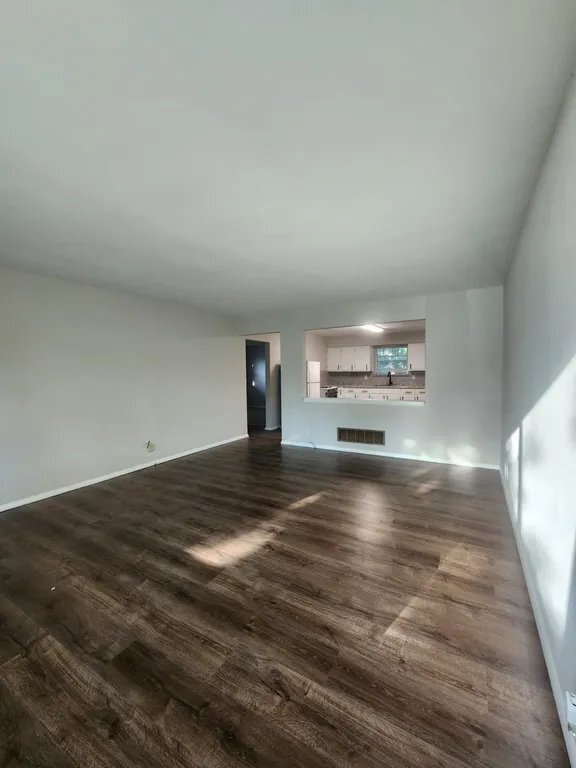 Building Photo - 920 S 74th St