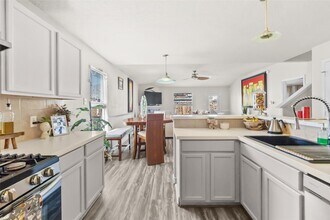 Building Photo - 615 Ashlen Dr