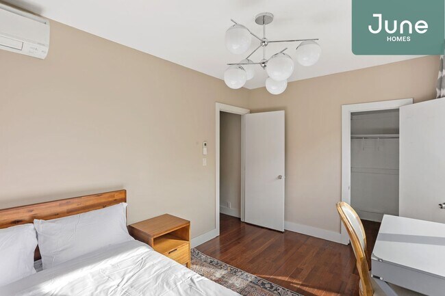 Foto del edificio - ROOM ONLY in 3-bed/1.0-bath Home