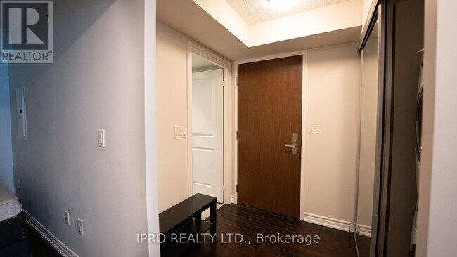 Building Photo - 386-2386 Yonge St