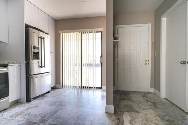 Building Photo - 301 Club Cir