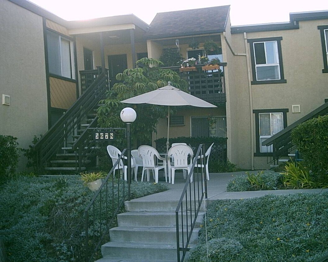 ¡PATIO - 5678 Lambda Ln