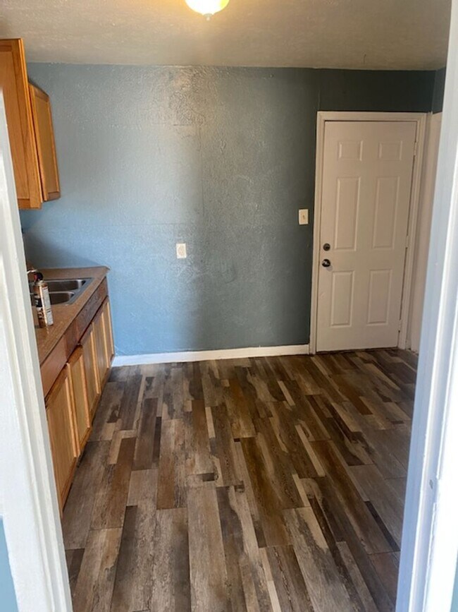 Foto del edificio - 2 Bed 1 Bathroom South Dallas House