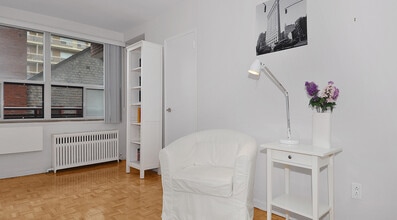 Building Photo - 214 St George St