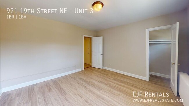 Foto del edificio - 921 19th St NE