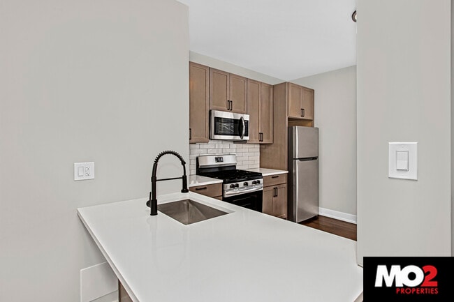 Building Photo - 2101 N Mozart St