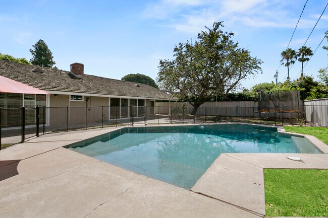 Foto del edificio - 2237 Donnie Rd