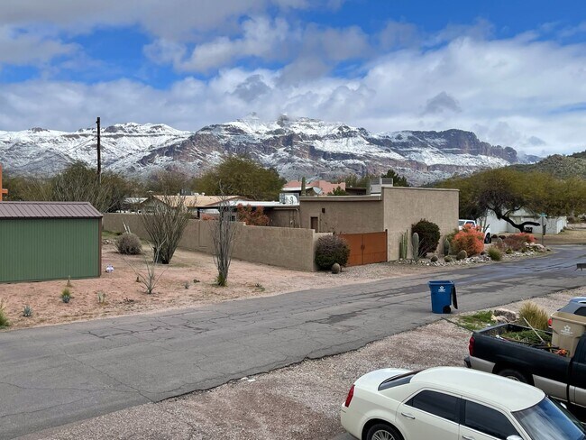Foto del edificio - 5777 S Jacaranda Rd