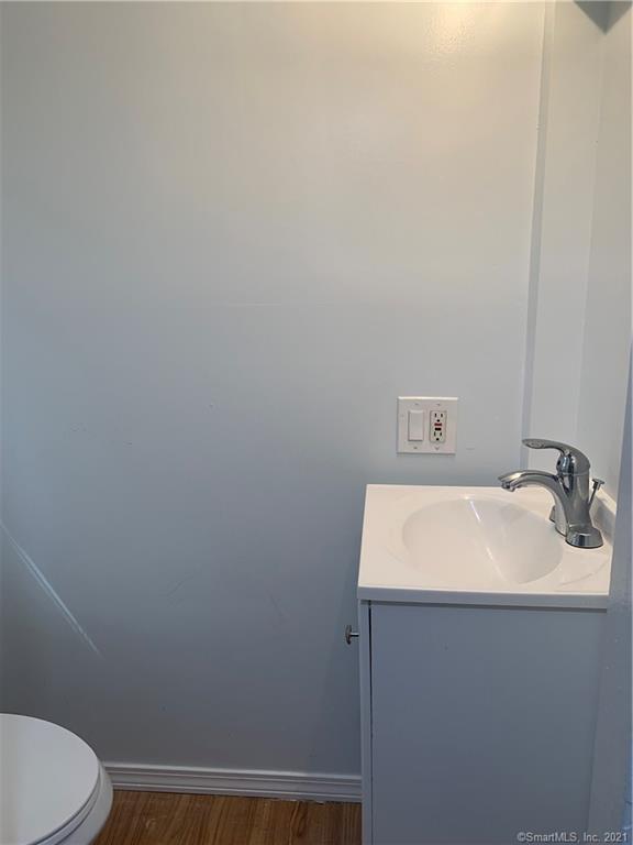 26 Maple St, Manchester, CT 06040 Room for Rent in Manchester, CT