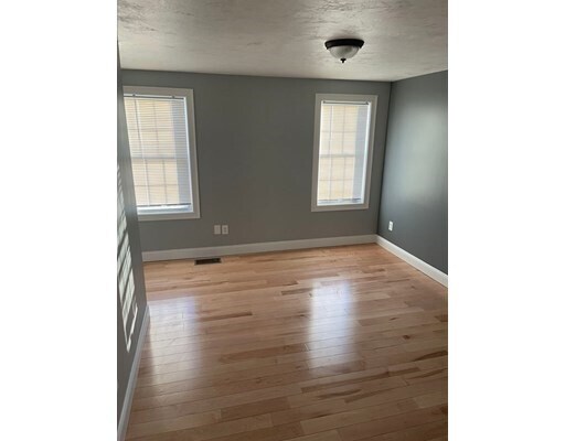 Building Photo - 26 Snell Ave