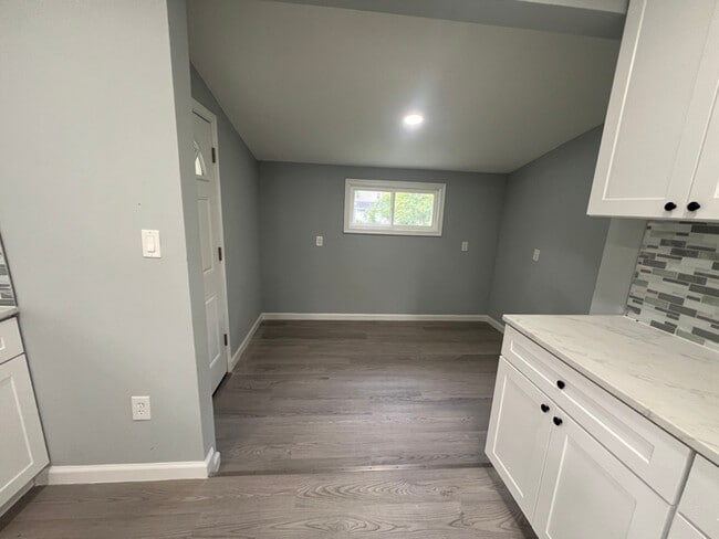 Building Photo - 680 E Main St