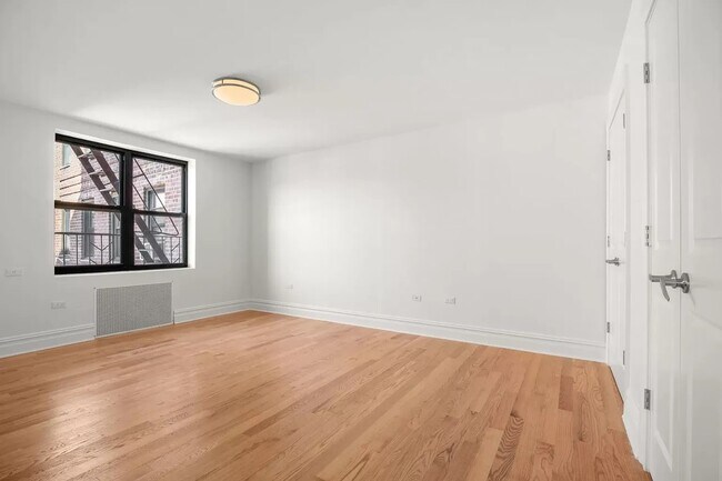Foto del edificio - 97-25 64th Ave