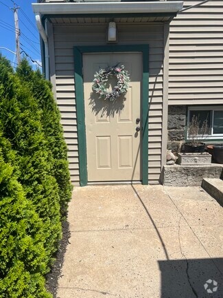 Building Photo - 34 Badeau Pl