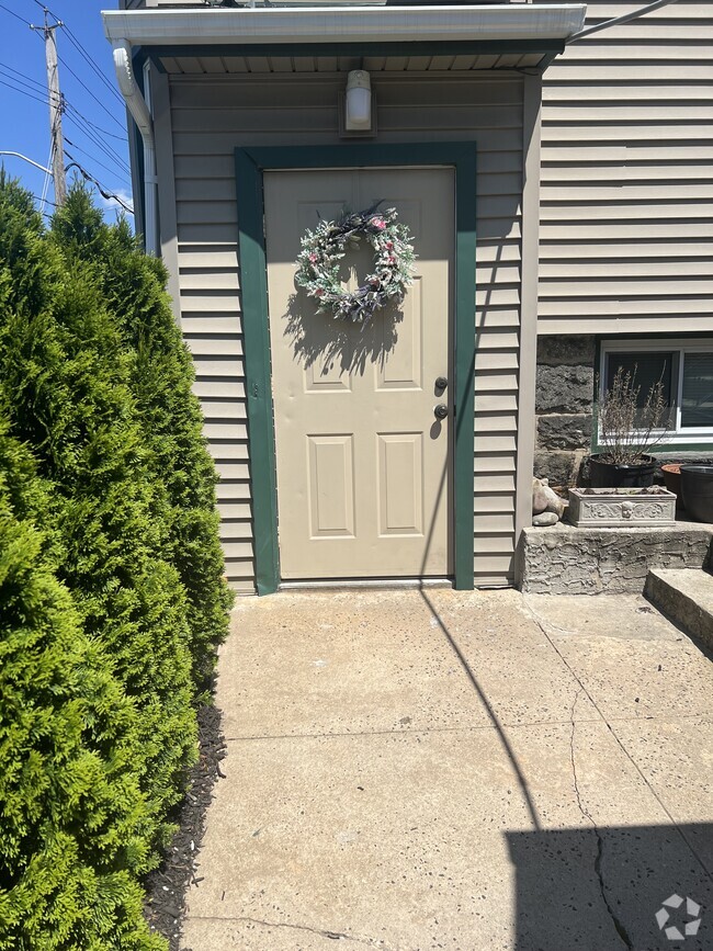 Building Photo - 34 Badeau Pl