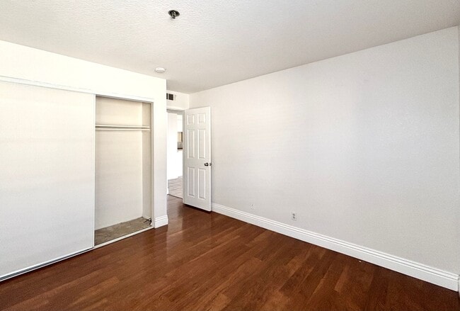 Foto del edificio - 2 Bed / 2 Bath Condo for Rent in Long Beach – Pool, 2 Balconies, and many other Amenities!