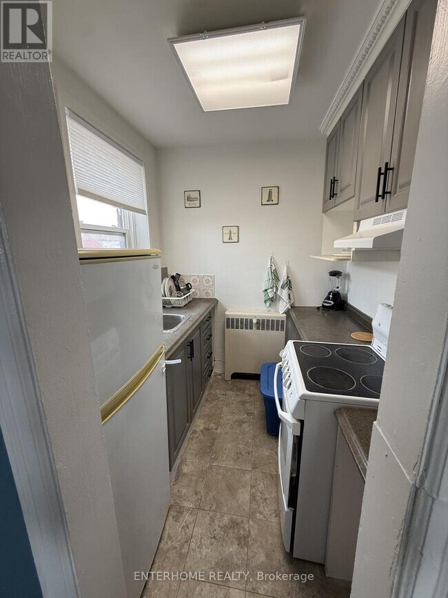 Building Photo - 51 Queen St E