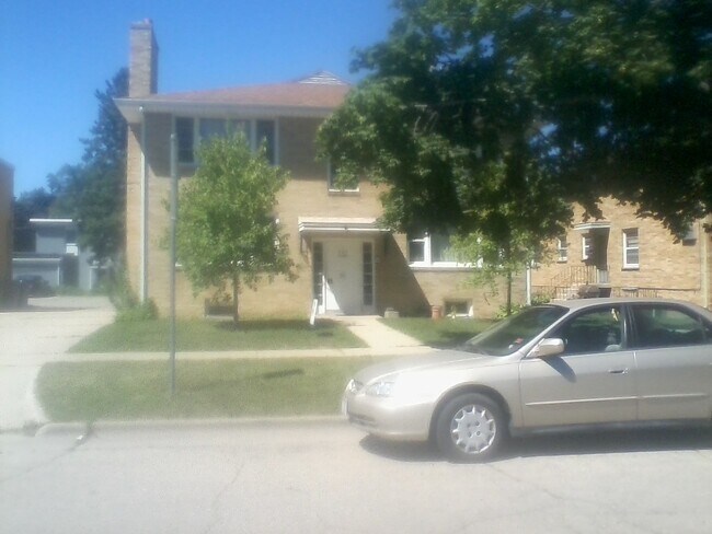 Building Photo - 922 S Brooks St
